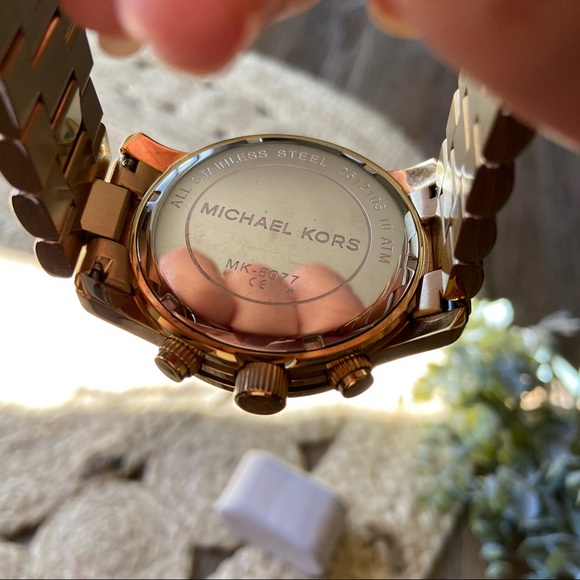 ⏱️ Men’s Gold Michael Kors Watch | Classic Style - Picture 11 of 15